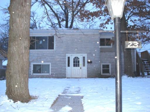 23 Meadowlark Ln., Carpentersville, IL 60110