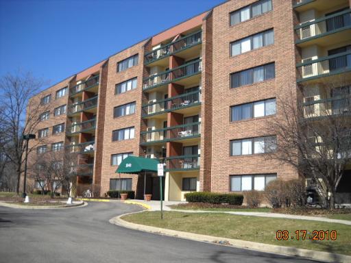 1840 Huntington Blvd. #105, Hoffman Estates, IL 60169