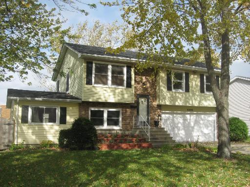 2201 Charleston Dr., Aurora, IL 60506