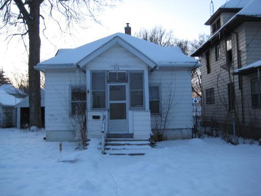412 Royal Ave., Rockford, IL 61101