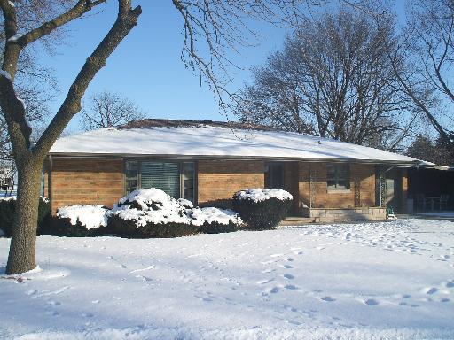 210 N Pine St., Gardner, IL 60424