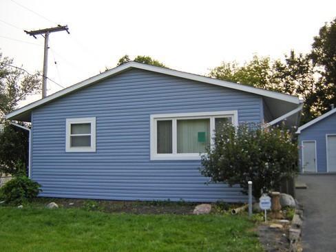 166 Austin Ave., Carpentersville, IL 60110