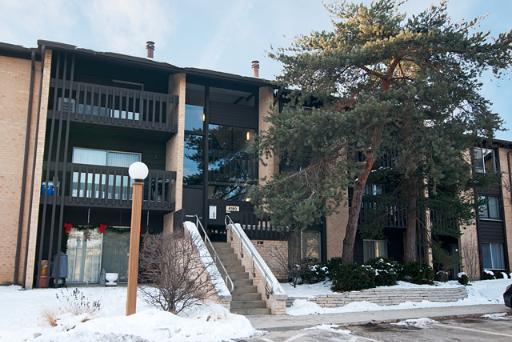6180 Knoll Ln. #301, Willowbrook, IL 60527