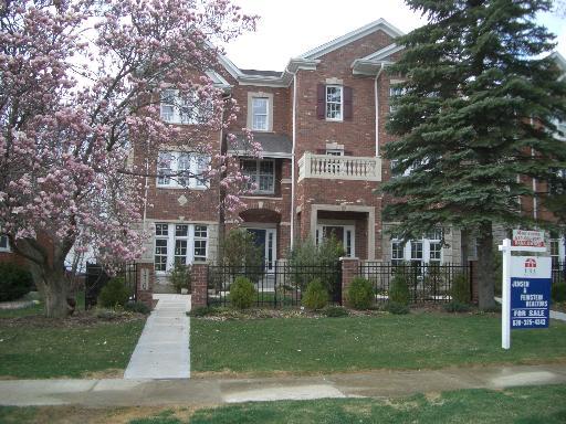 314 W Burlington Ave., Westmont, IL 60559