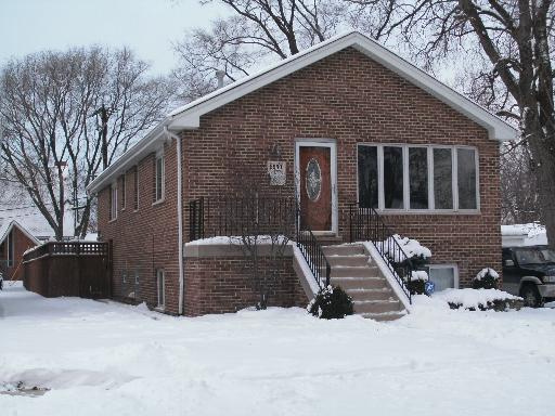 8850 S Mozart Ave., Evergreen Park, IL 60805