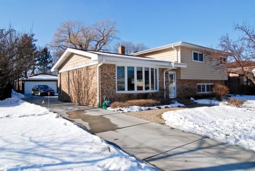 742 Barberry Rd., Highland Park, IL 60035