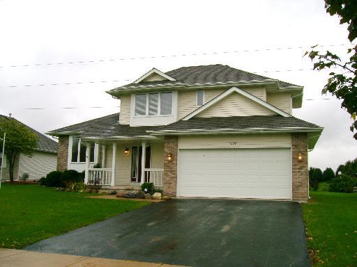 1330 Foxbend Dr., Sycamore, IL 60178