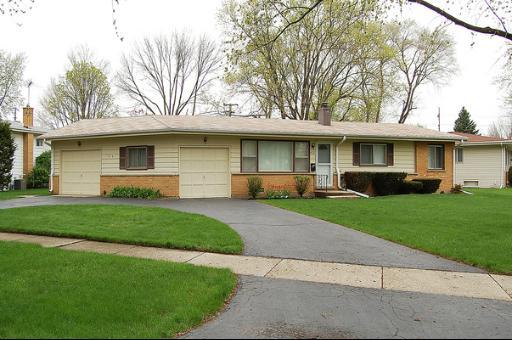 412 E Garwood Ave., Mount Prospect, IL 60056
