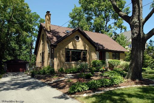 834 Hill Ave., Glen Ellyn, IL 60137