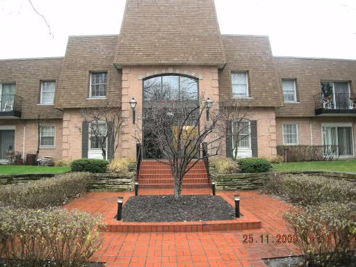 1240 Park Ave. #302, Highland Park, IL 60035