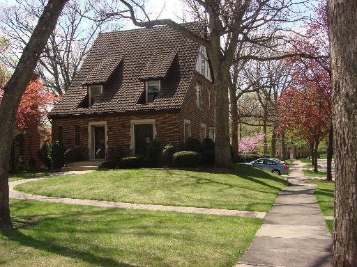 594 Hickory Rd., Glen Ellyn, IL 60137