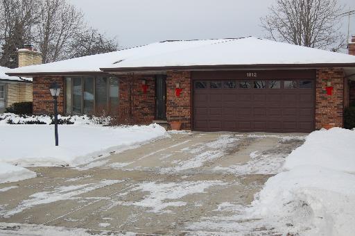 1812 E Aztec Ln., Mount Prospect, IL 60056