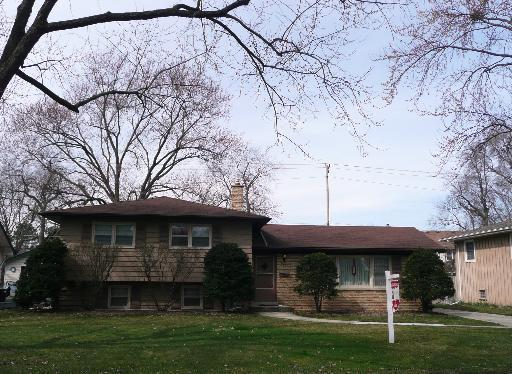 919 Emerald Dr., Naperville, IL 60540