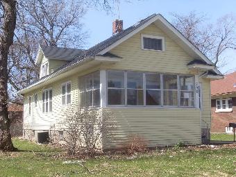 720 Augusta Ave., Elgin, IL 60120