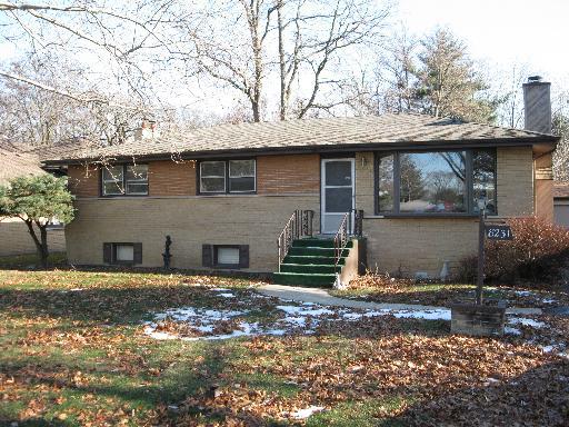 8231 S School Ave., La Grange, IL 60525