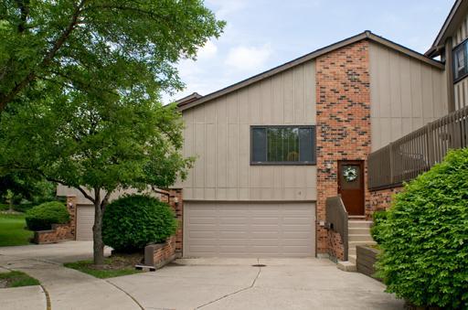 18 Lakeview Ct., Willowbrook, IL 60527