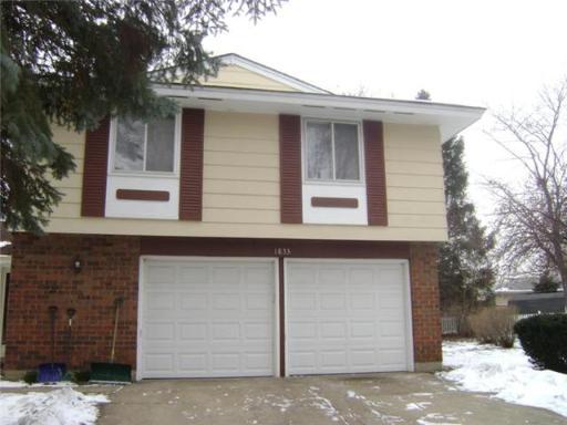 1833 Dover Ct., Schaumburg, IL 60193