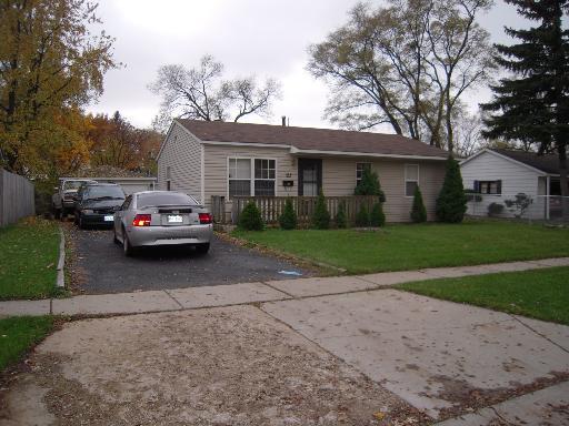 103 Hickory Ave., Streamwood, IL 60107
