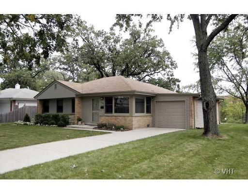 1805 Thornwood Ln., Northbrook, IL 60062
