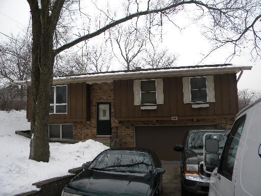 1205 Spruce St., Lake In The Hills, IL 60156