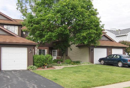 2424 Danbury Dr. #B1, Woodridge, IL 60517