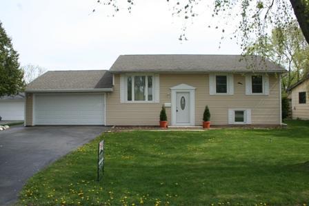 669 Clover Rd., Wauconda, IL 60084