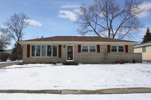 416 Wingate Dr., Schaumburg, IL 60193