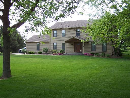 9N619 Santa Fe Tr., Elgin, IL 60124