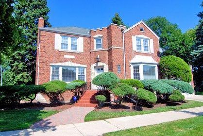 5855 N Forest Glen Ave., Chicago, IL 60646