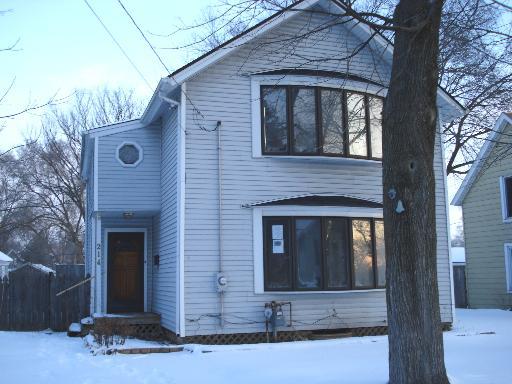 214 Main St., Carpentersville, IL 60110