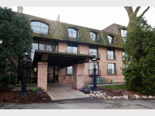 600 W Russell St. #106, Barrington, IL 60010