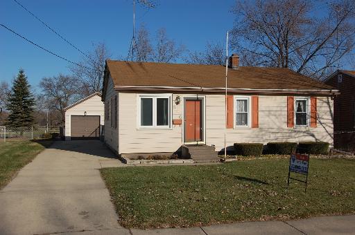 976 Solfisburg Ave., Aurora, IL 60505