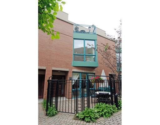 2910 N Commonwealth Ave. #2, Chicago, IL 60657