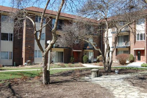 5S070 Pebblewood Ln. #G11, Naperville, IL 60563