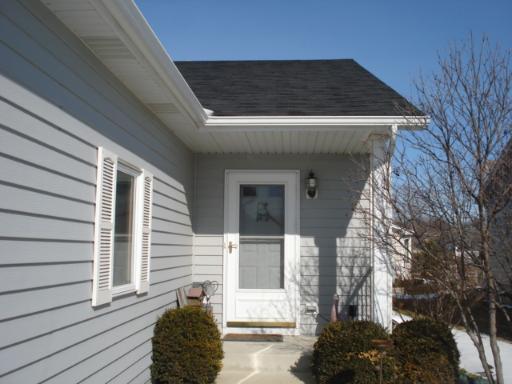 49 S Walnut Dr., North Aurora, IL 60542