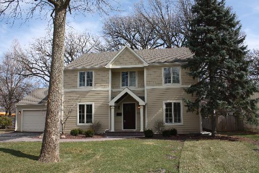 831 Lenox Rd., Glen Ellyn, IL 60137