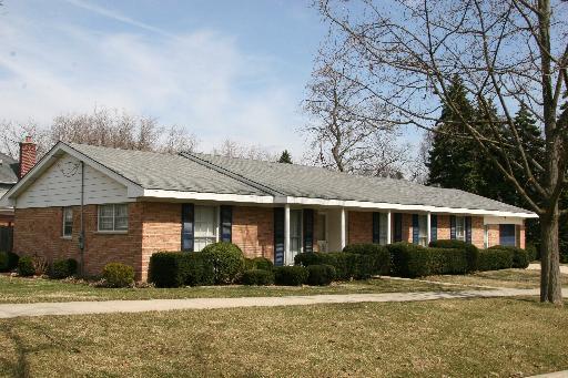 434 Maple St., Glen Ellyn, IL 60137