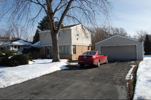 17W471 Eisenhower Rd., Oak Brook Terrace, IL 60181