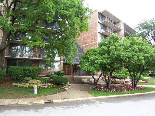 2 S Atrium Way #108, Elmhurst, IL 60126