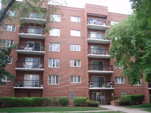 820 Graceland Ave. #403, Des Plaines, IL 60016