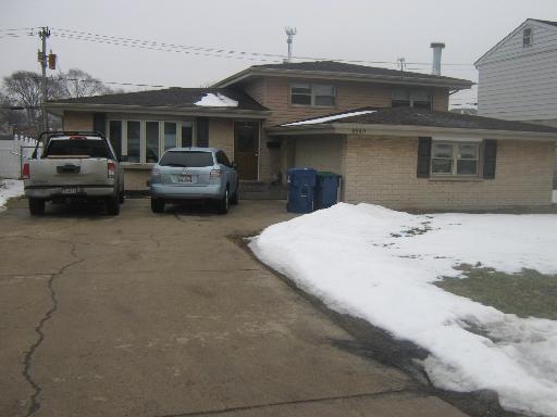 8549 Blue Ridge Ave., Hickory Hills, IL 60457