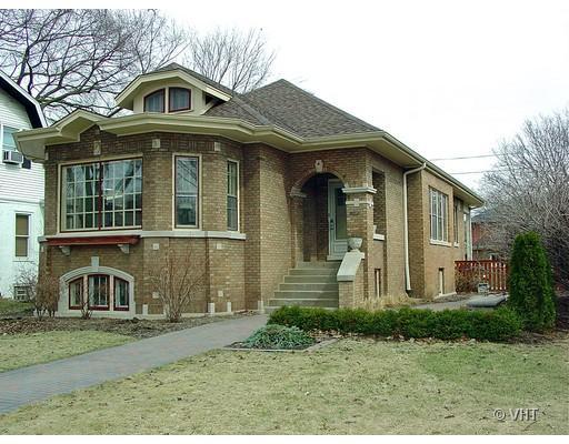 910 N Grove Ave., Oak Park, IL 60302