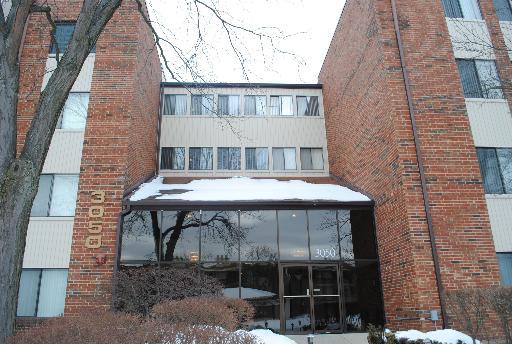 3050 Pheasant Creek Dr. #207, Northbrook, IL 60062