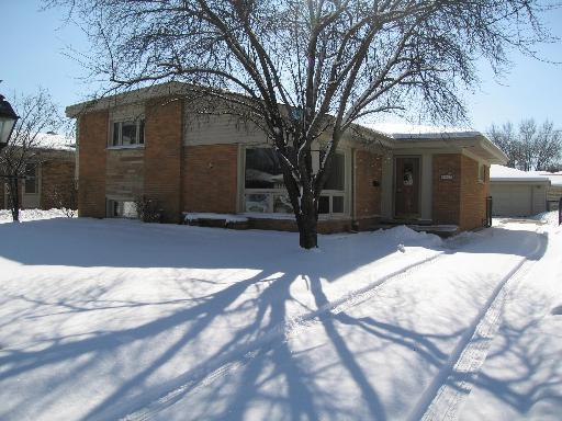 11047 Martindale Dr., Westchester, IL 60154