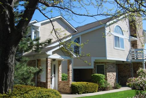 1233 Ranchview Ct. #-, Buffalo Grove, IL 60089