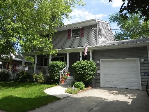 17 Lincoln Ave., East Dundee, IL 60118