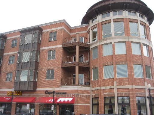 945 Burlington Ave. #214, Downers Grove, IL 60515
