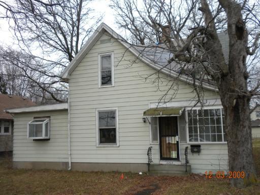 2207 11th St., Rockford, IL 61104