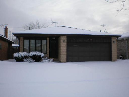 299 Escanaba Ave., Calumet City, IL 60409