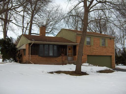 413 Homestead Ln., Rockford, IL 61102